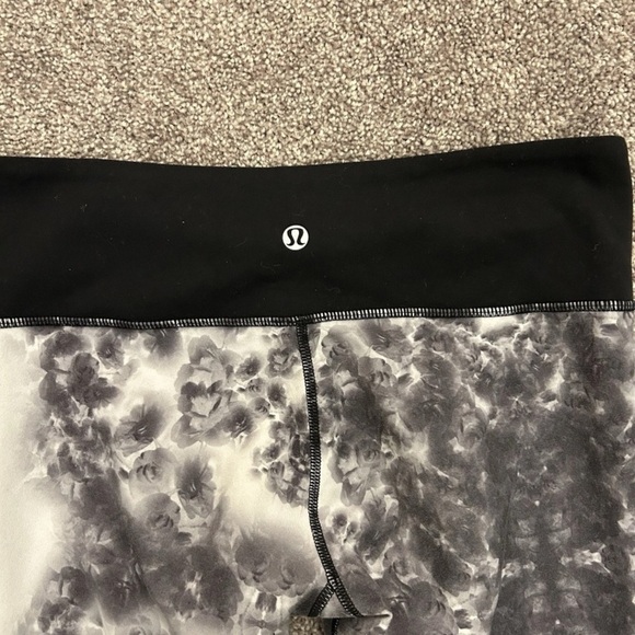 Lululemon Women's Leggings Capri Active Floral Stretch Printed Logo Size 6 - Picture 6 of 13